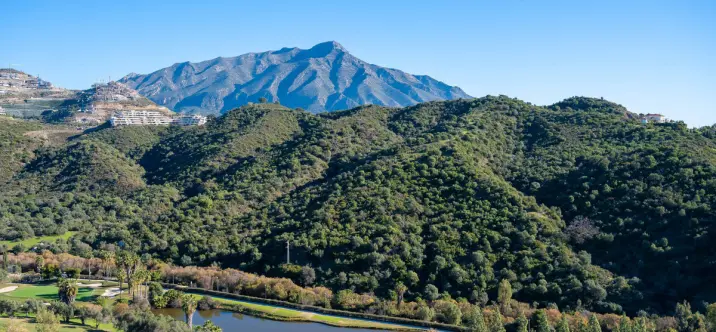 Долгосрочная аренда апартаментов на среднем этаже в Benahavís 1