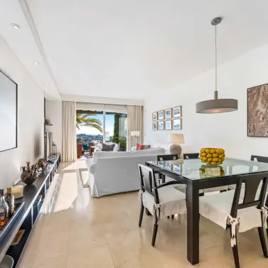 Долгосрочная аренда апартаментов на среднем этаже в Benahavís