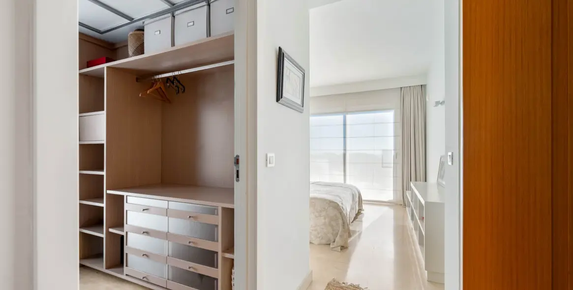 Долгосрочная аренда апартаментов на среднем этаже в Benahavís 18