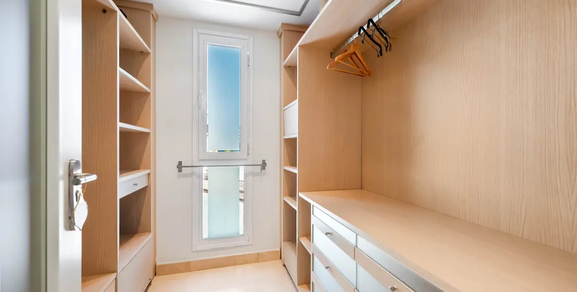 Долгосрочная аренда апартаментов на среднем этаже в Benahavís 19