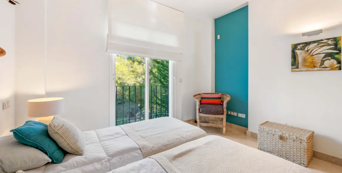 Долгосрочная аренда апартаментов на среднем этаже в Benahavís 20