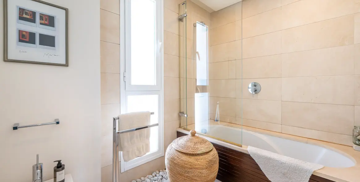 Долгосрочная аренда апартаментов на среднем этаже в Benahavís 22