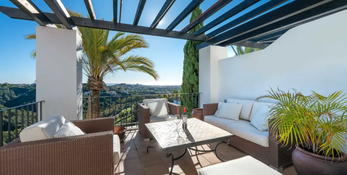 Долгосрочная аренда апартаментов на среднем этаже в Benahavís 23