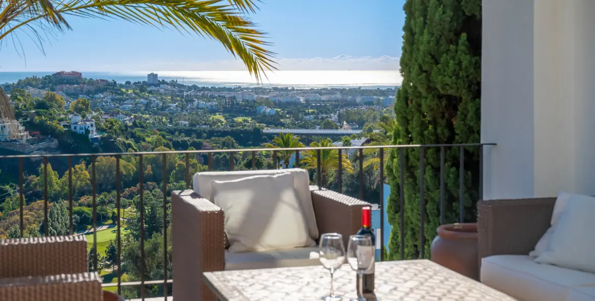 Долгосрочная аренда апартаментов на среднем этаже в Benahavís 24