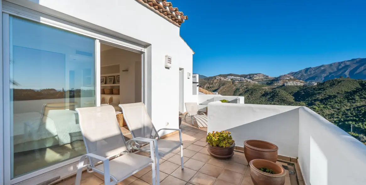 Долгосрочная аренда апартаментов на среднем этаже в Benahavís 26