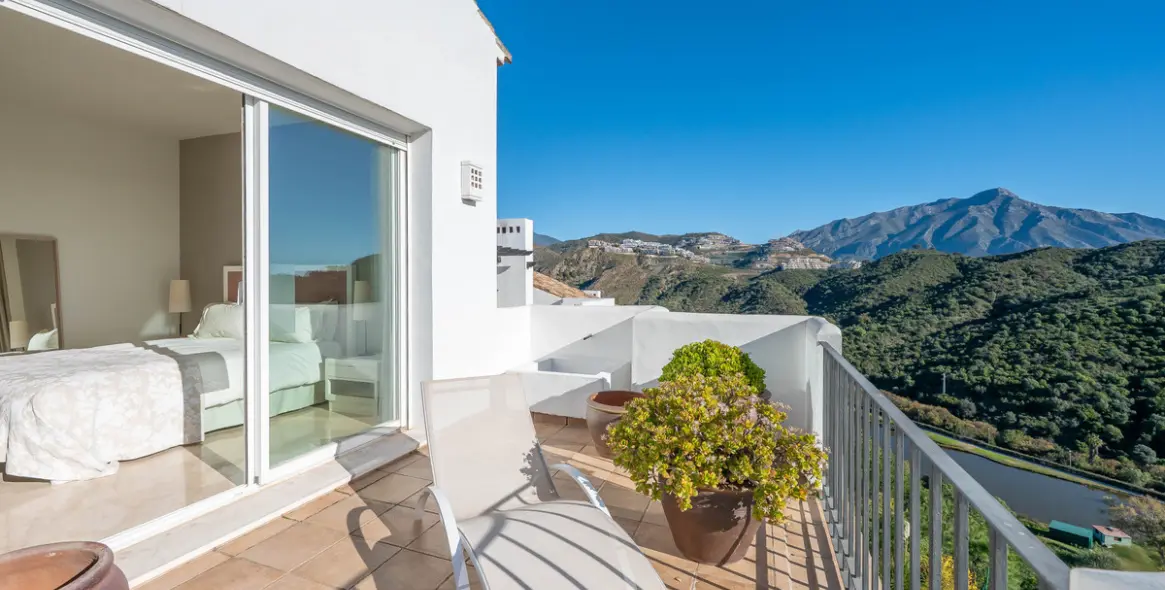 Долгосрочная аренда апартаментов на среднем этаже в Benahavís 27