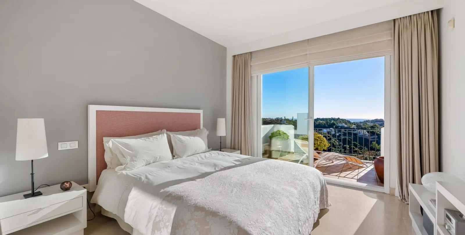 Alquiler a largo plazo de apartamento en planta media en Benahavís 10