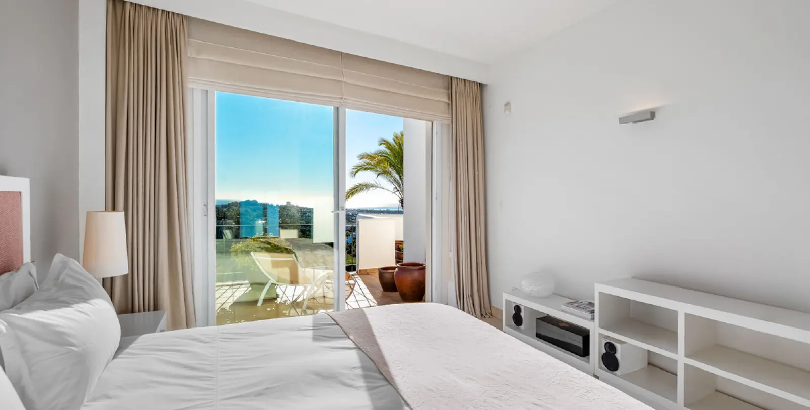 Alquiler a largo plazo de apartamento en planta media en Benahavís 11
