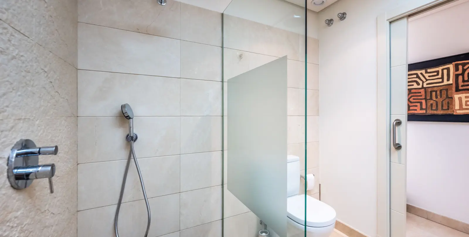 Alquiler a largo plazo de apartamento en planta media en Benahavís 17