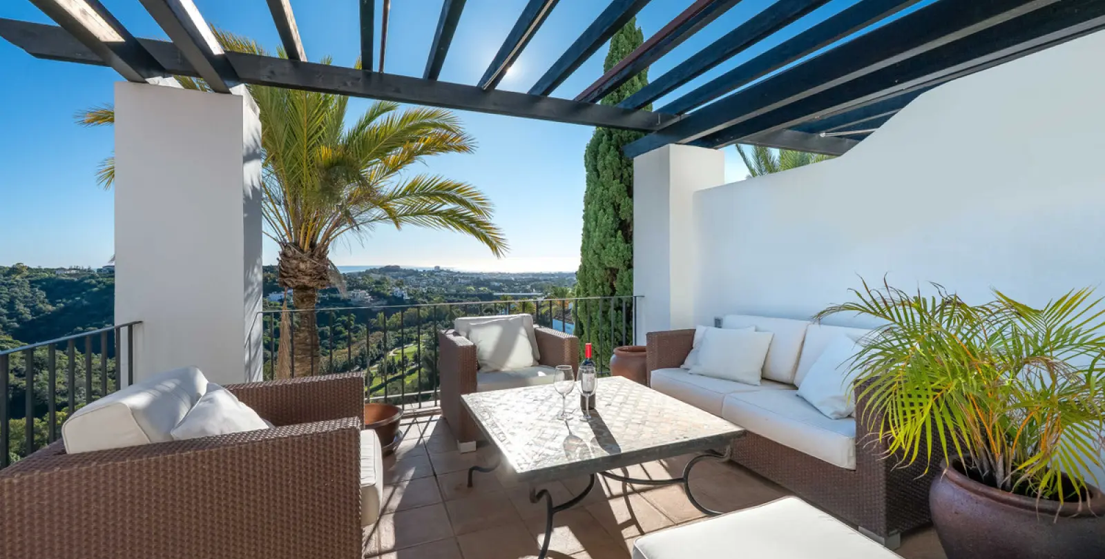 Alquiler a largo plazo de apartamento en planta media en Benahavís 23