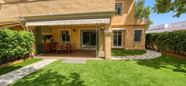 Долгосрочная аренда таунхауса в Elviria 0