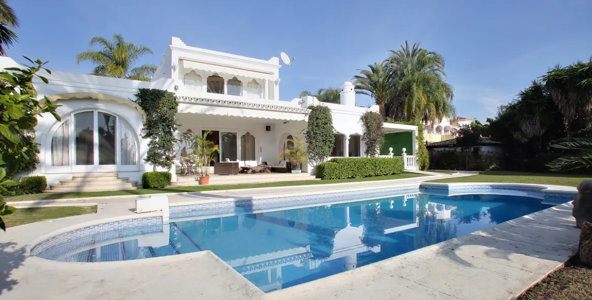 Долгосрочная аренда  отдельно стоящей виллы в Estepona 1