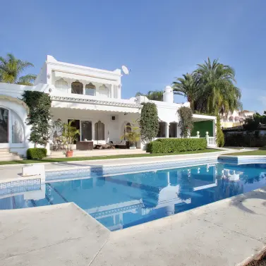 Long-term rent of detached villa in Estepona