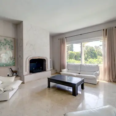 Long-term rent of detached villa in Estepona