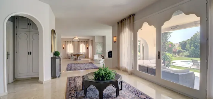 Alquiler a largo plazo de villa independiente en Estepona 2