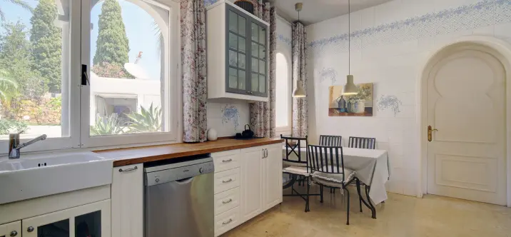 Alquiler a largo plazo de villa independiente en Estepona 3