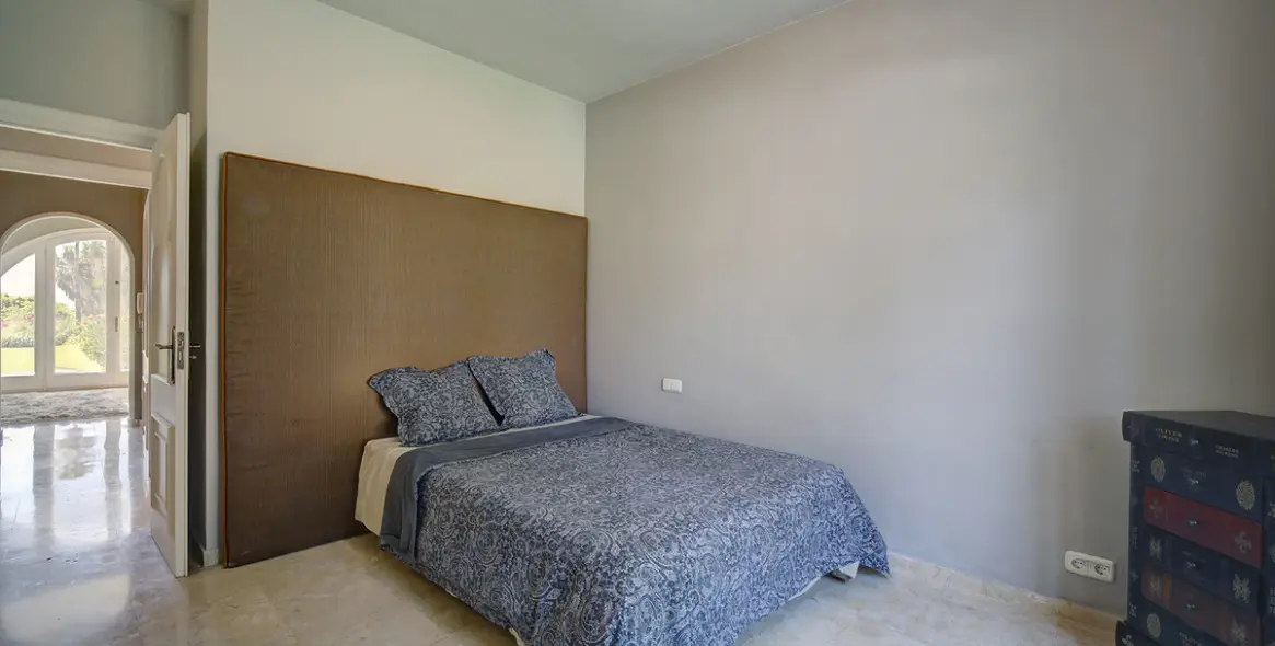 Долгосрочная аренда  отдельно стоящей виллы в Estepona 17