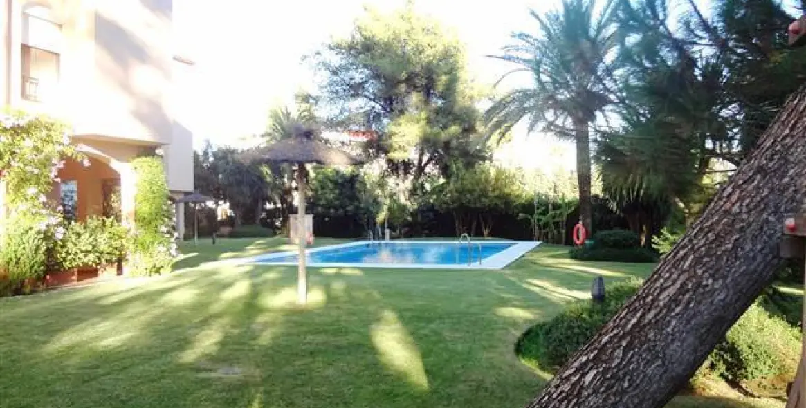 Продажа апартаментов на среднем этаже в Nueva Andalucía 2