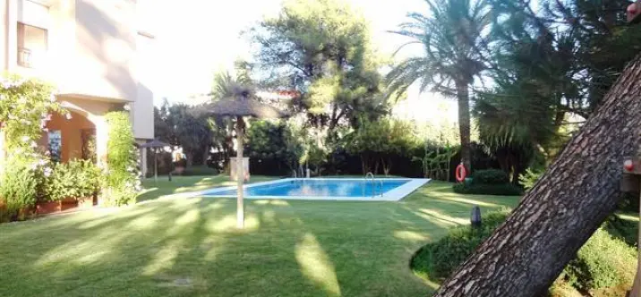 Venta de apartamento en planta media en Nueva Andalucía 1