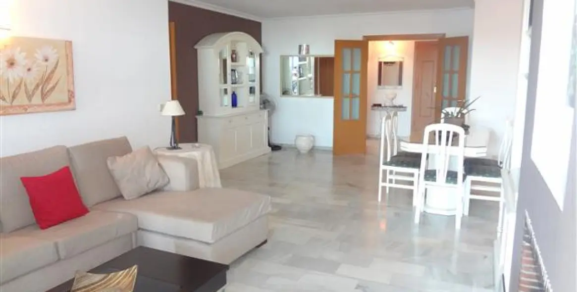 Продажа апартаментов на среднем этаже в Nueva Andalucía 4