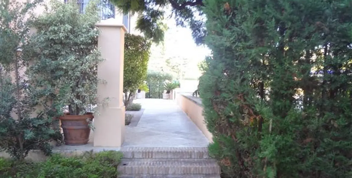 Продажа апартаментов на среднем этаже в Nueva Andalucía 10