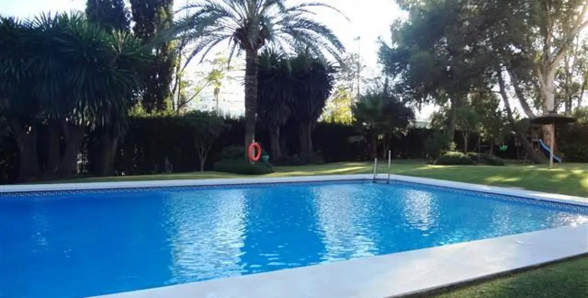 Продажа апартаментов на среднем этаже в Nueva Andalucía 15