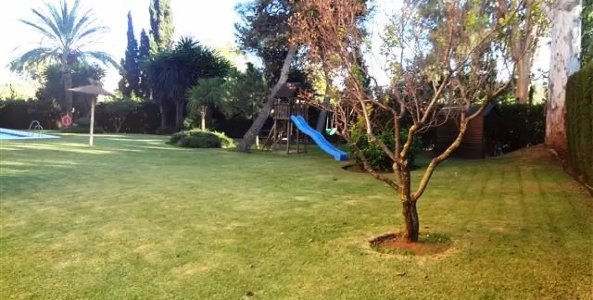 Sale of middle floor apartment in Nueva Andalucía 22