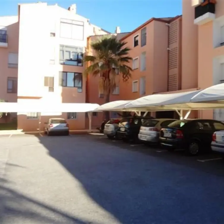 Sale of middle floor apartment in Nueva Andalucía