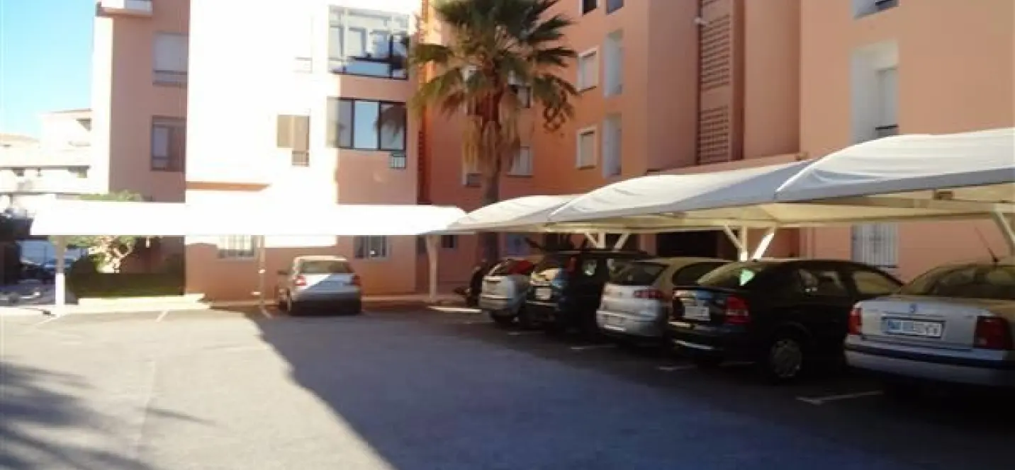 Sale of middle floor apartment in Nueva Andalucía 0