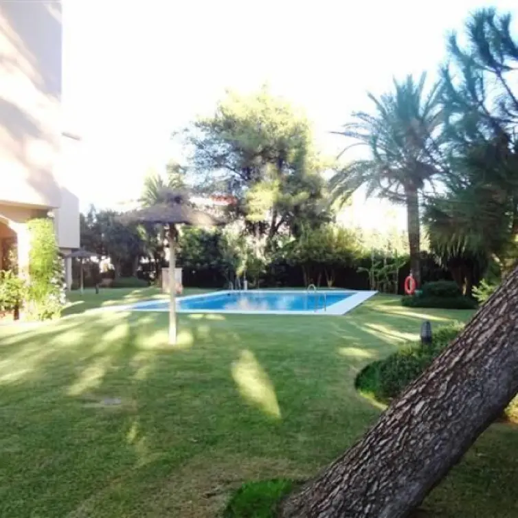 Sale of middle floor apartment in Nueva Andalucía
