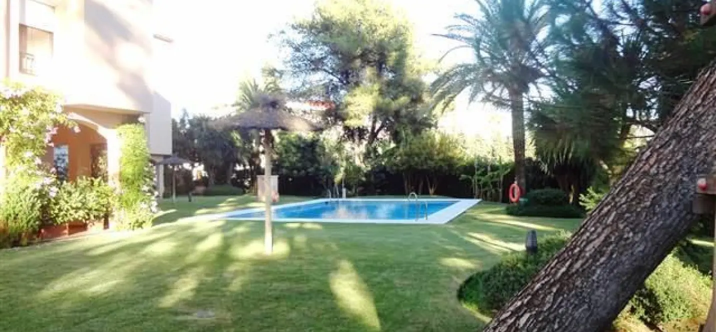 Sale of middle floor apartment in Nueva Andalucía 1