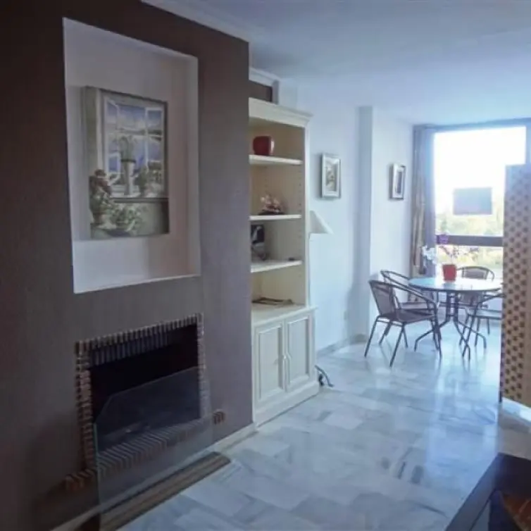 Sale of middle floor apartment in Nueva Andalucía