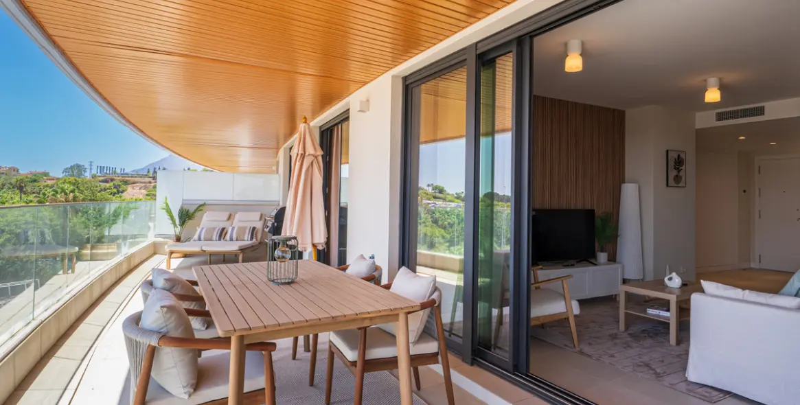 Venta de apartamento en planta media en Estepona 4