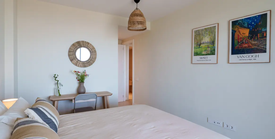 Venta de apartamento en planta media en Estepona 10