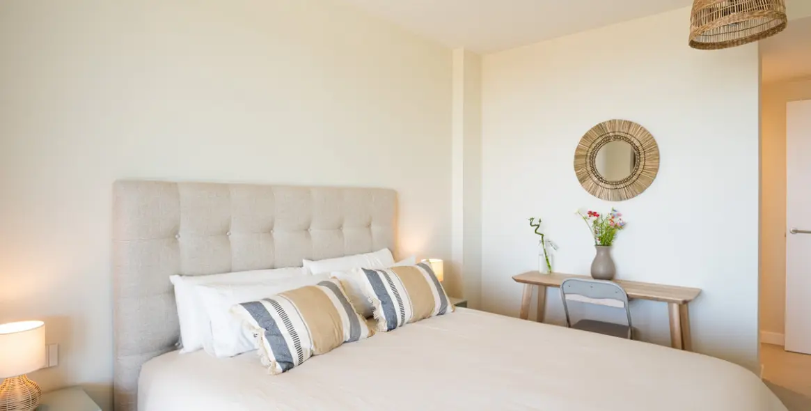 Venta de apartamento en planta media en Estepona 12