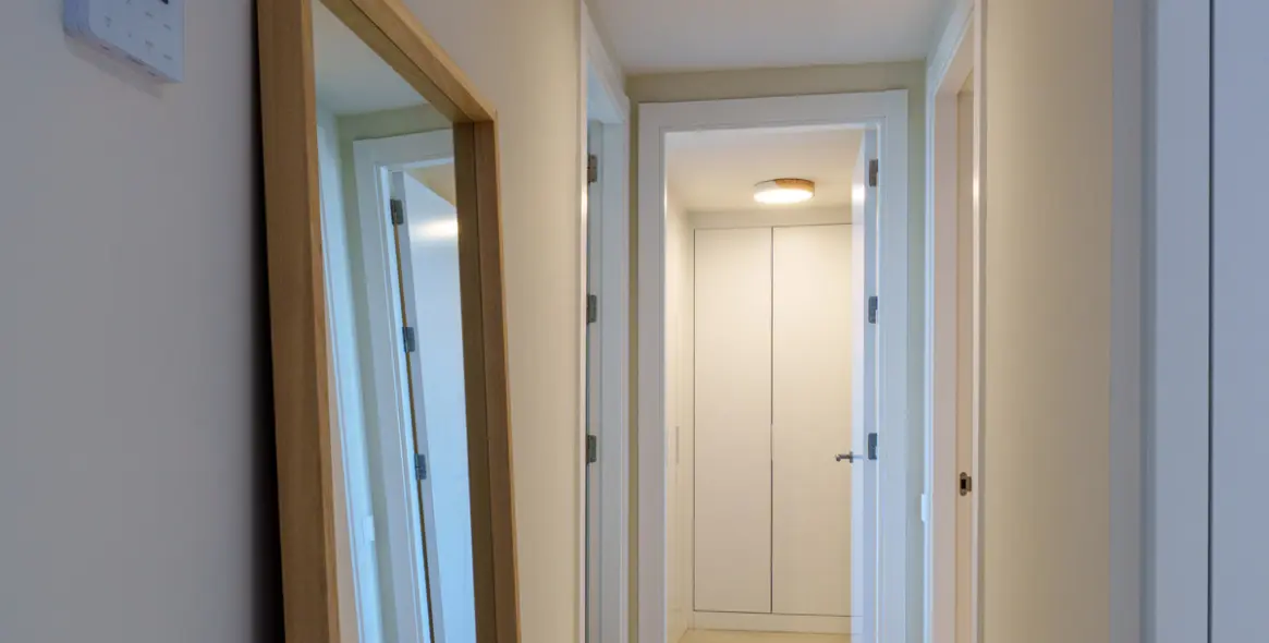 Venta de apartamento en planta media en Estepona 13