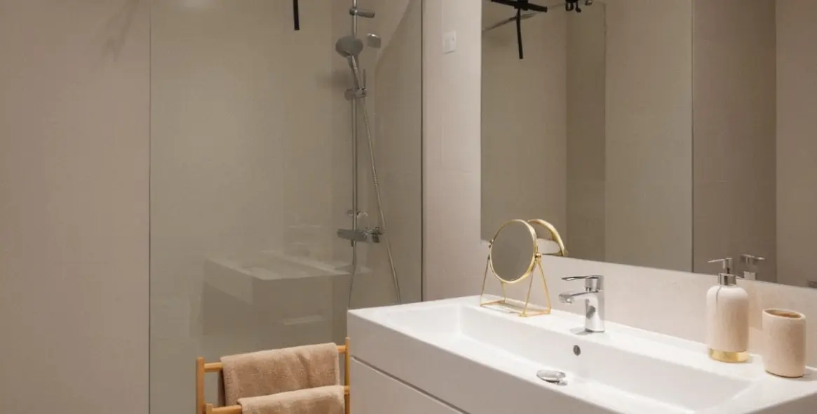 Venta de apartamento en planta media en Estepona 14