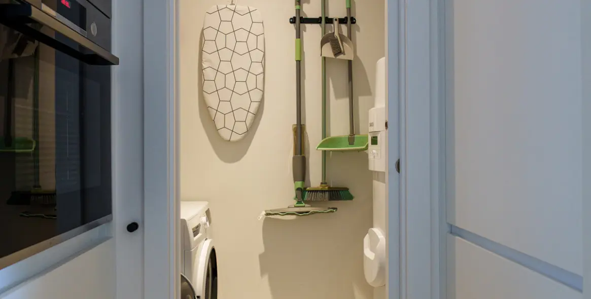 Venta de apartamento en planta media en Estepona 18