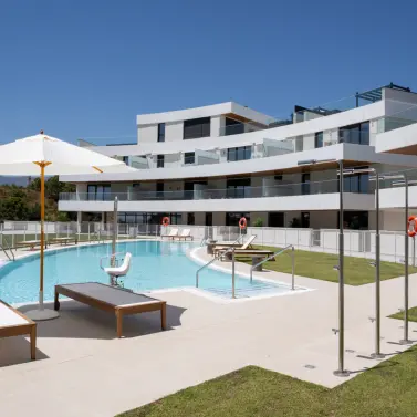 Продажа апартаментов на среднем этаже в Estepona