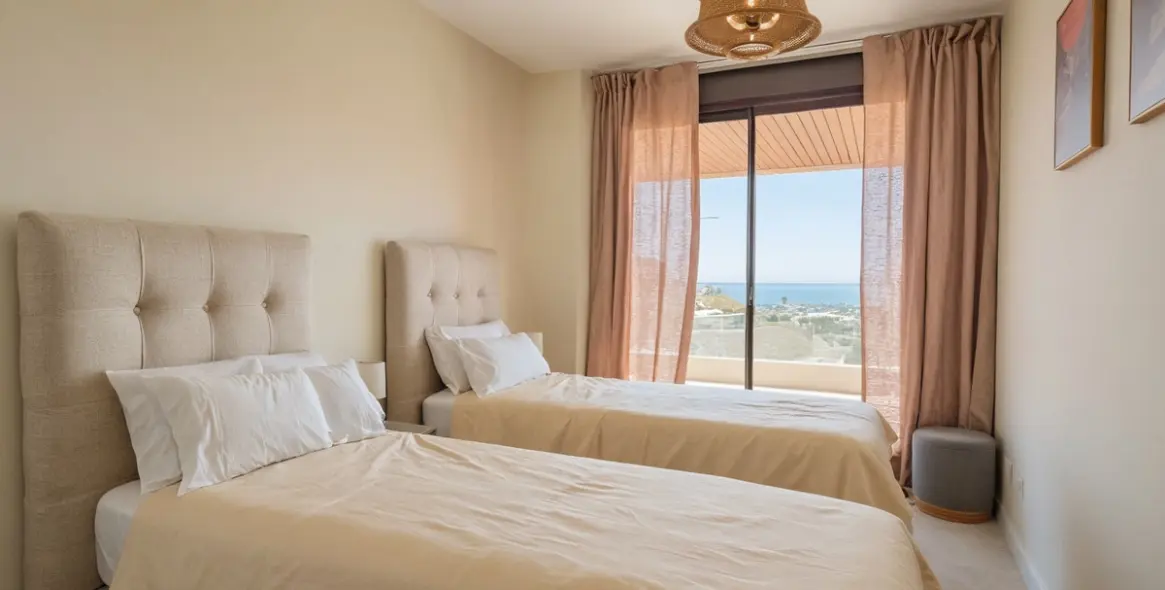 Продажа апартаментов на среднем этаже в Estepona 15