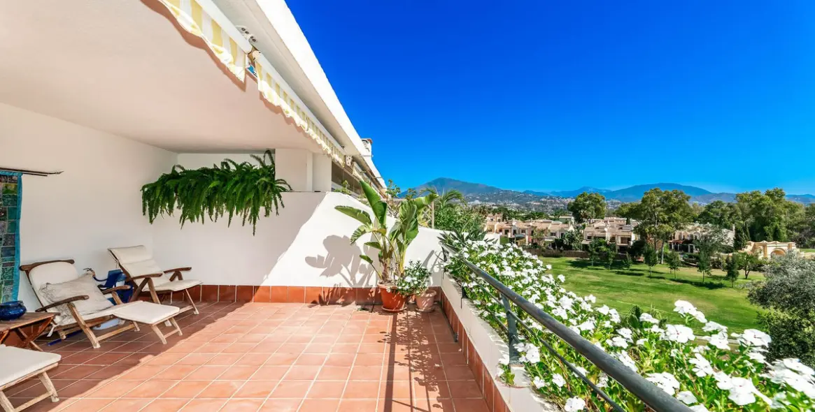 Venta de ático dúplex en Guadalmina Alta 1