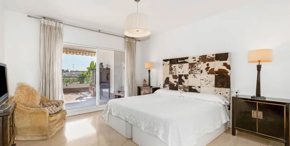 Venta de ático dúplex en Guadalmina Alta 15