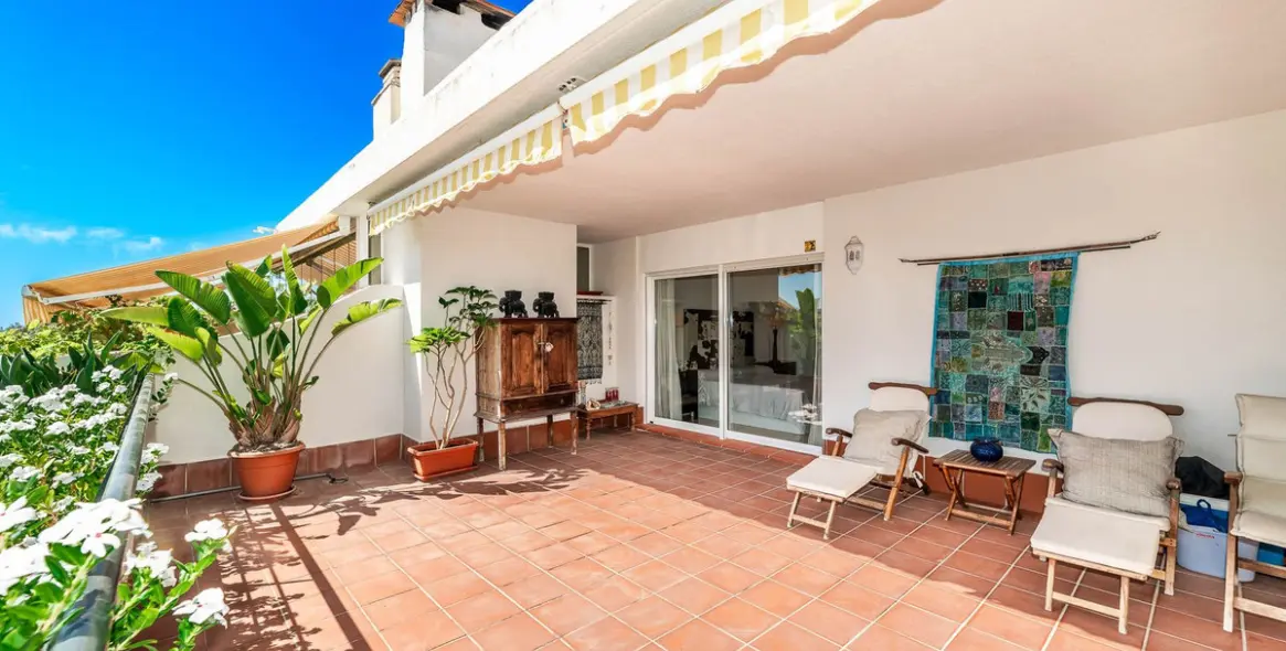 Продажа двухуровневого пентхауса в Guadalmina Alta 24