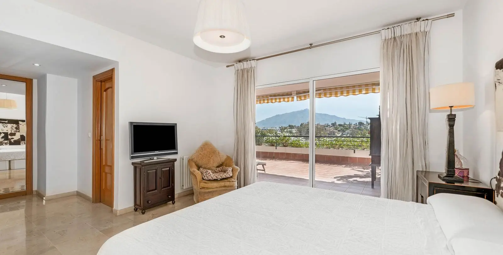 Sale of penthouse duplex in Guadalmina Alta 12