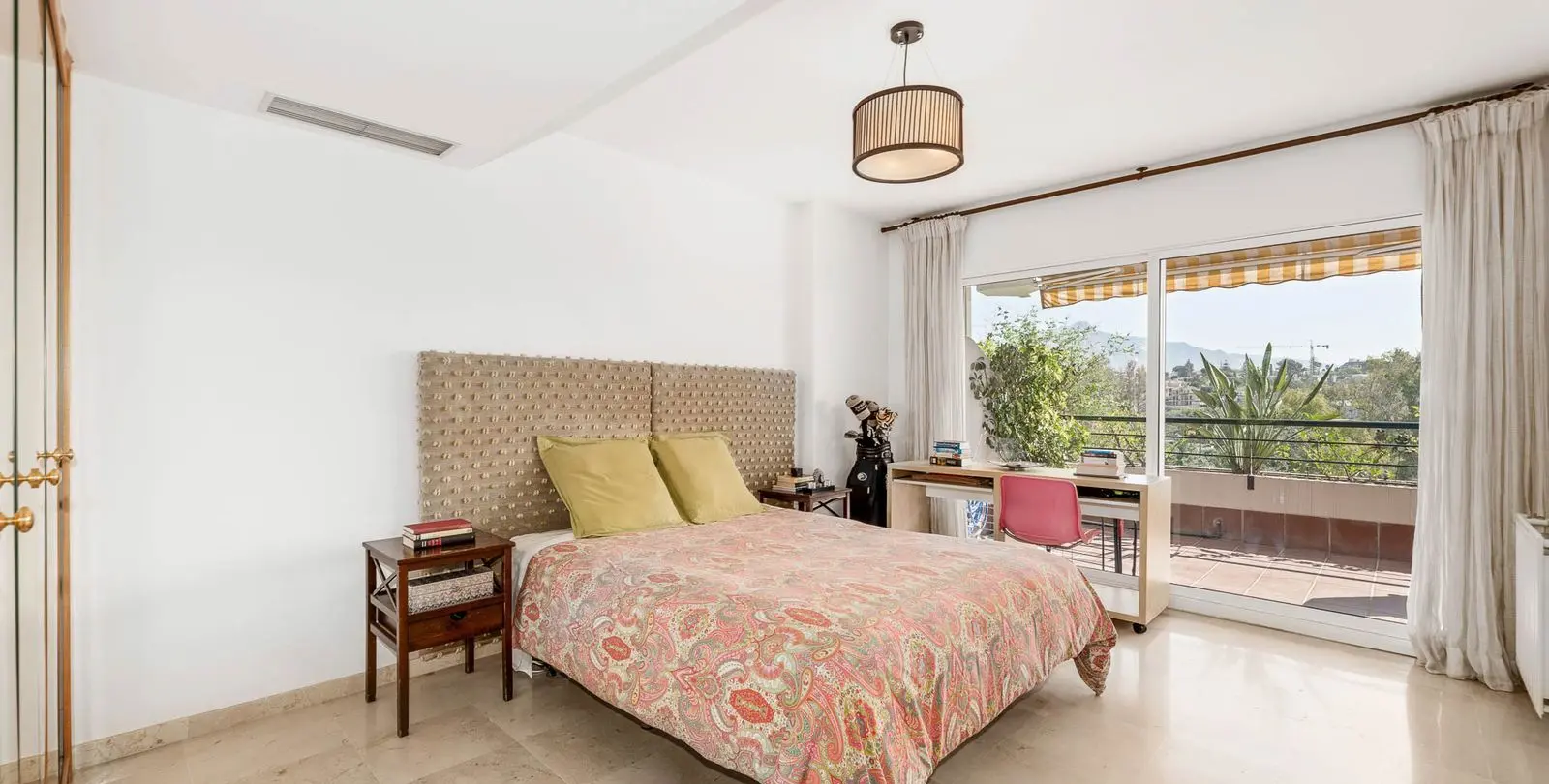 Sale of penthouse duplex in Guadalmina Alta 17