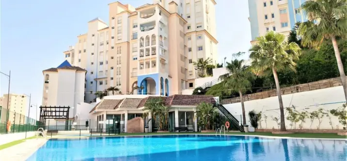 Venta de ático en Estepona 0