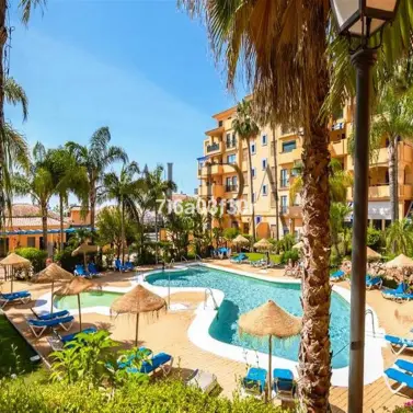 Venta de apartamento en planta media en San Pedro de Alcántara