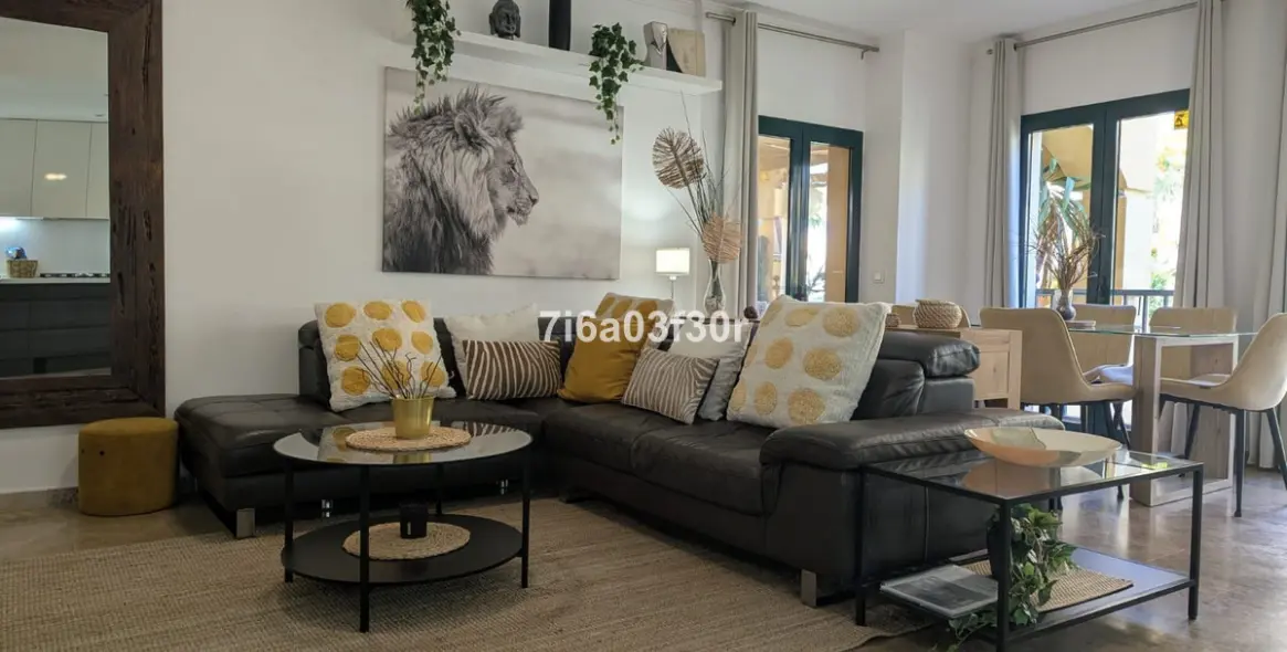 Venta de apartamento en planta media en San Pedro de Alcántara 2