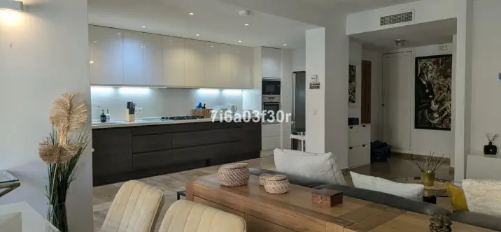 Venta de apartamento en planta media en San Pedro de Alcántara 2