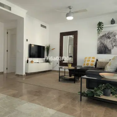 Venta de apartamento en planta media en San Pedro de Alcántara